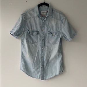 Short sleeve button down